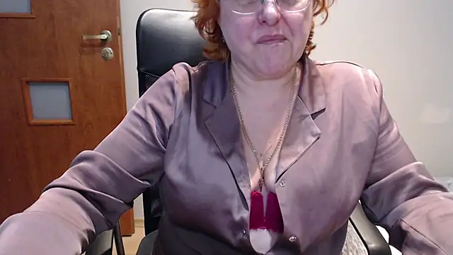 Snapshot of JoannaAndNeighbour chatting on March 10, 2025, 12:15 pm JoannaAndNeighbour online show from March 10, 2025, 12:15 pm