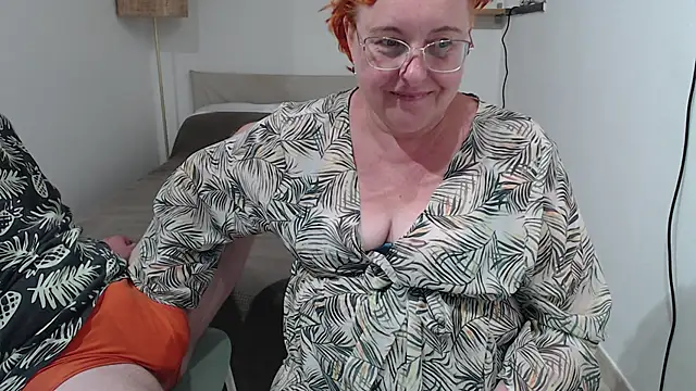 Snapshot of JoannaAndNeighbour chatting on September 21, 2025, 12:40 pm JoannaAndNeighbour online show from September 21, 2025, 12:40 pm