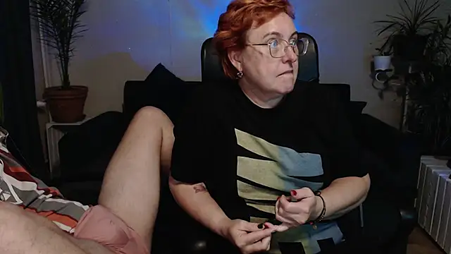 Snapshot of JoannaAndNeighbour chatting on October 5, 2025, 2:37 pm JoannaAndNeighbour online show from October 5, 2025, 2:37 pm