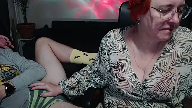 Snapshot of JoannaAndNeighbour chatting on October 23, 2025, 8:24 am JoannaAndNeighbour online show from October 23, 2025, 8:24 am