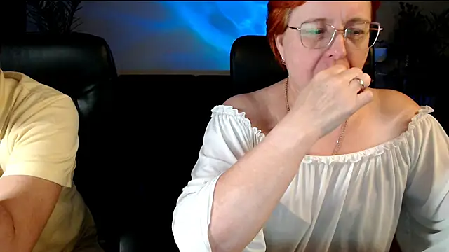 Snapshot of JoannaAndNeighbour chatting on November 29, 2025, 1:14 pm JoannaAndNeighbour online show from November 29, 2025, 1:14 pm