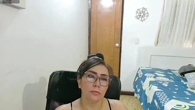 Snapshot of hottplay chatting on November 7, 2025, 9:26 pm hottplay online show from November 7, 2025, 9:26 pm