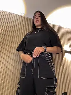 Sarasanders 4 online show from November 22, 2025, 4:33 am