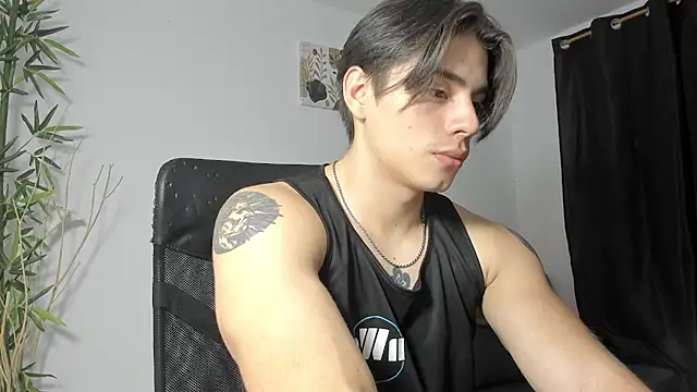 Snapshot of Giordano_Russo chatting on January 3, 2025, 4:44 am Giordano Russo online show from January 3, 2025, 4:44 am