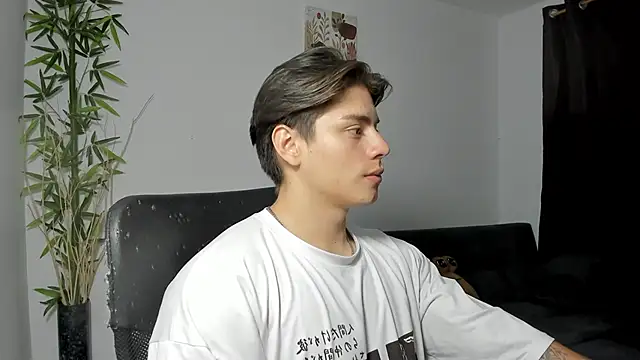 Snapshot of Giordano_Russo chatting on February 21, 2025, 5:46 am Giordano Russo online show from February 21, 2025, 5:46 am