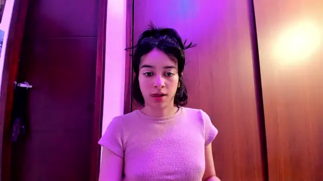 Snapshot of _Lunnaa_ chatting on December 21, 2024, 5:25 am  Lunnaa  online show from December 21, 2024, 5:25 am