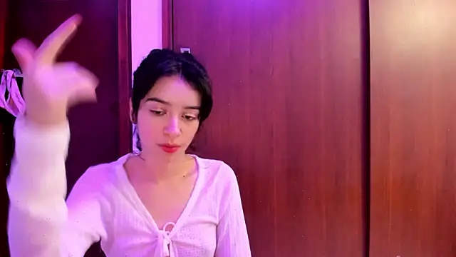 Snapshot of _Lunnaa_ chatting on February 3, 2025, 1:19 am  Lunnaa  online show from February 3, 2025, 1:19 am