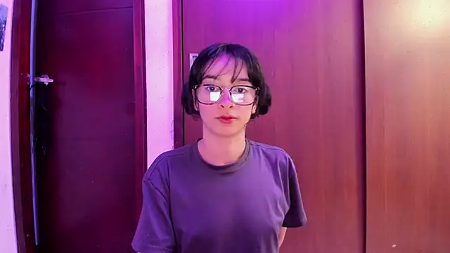 Snapshot of _Lunnaa_ chatting on February 23, 2025, 1:57 am  Lunnaa  online show from February 23, 2025, 1:57 am