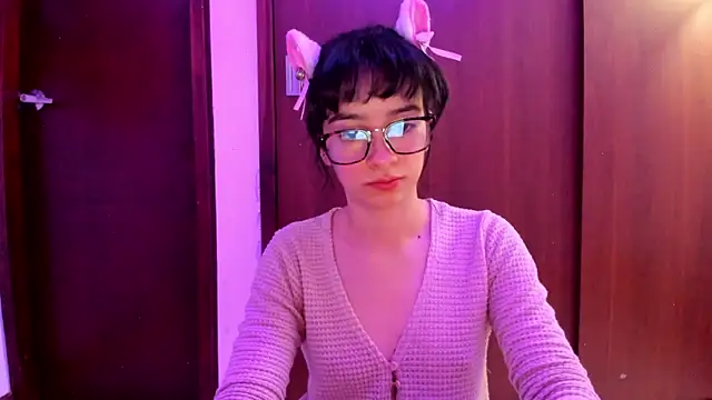 Snapshot of _Lunnaa_ chatting on March 3, 2025, 12:48 am  Lunnaa  online show from March 3, 2025, 12:48 am