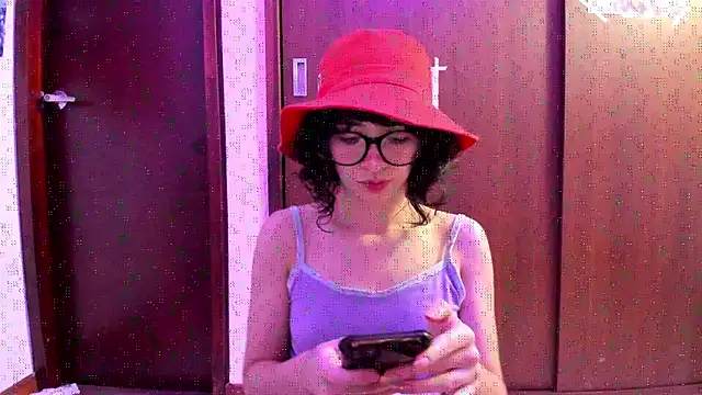 Snapshot of _Lunnaa_ chatting on October 11, 2025, 11:58 pm  Lunnaa  online show from October 11, 2025, 11:58 pm