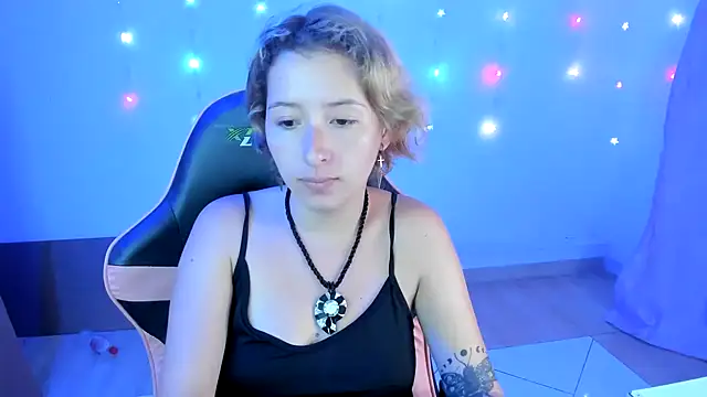 Snapshot of Ginger_Sweetty chatting on December 15, 2024, 12:40 am Ginger Sweetty online show from December 15, 2024, 12:40 am
