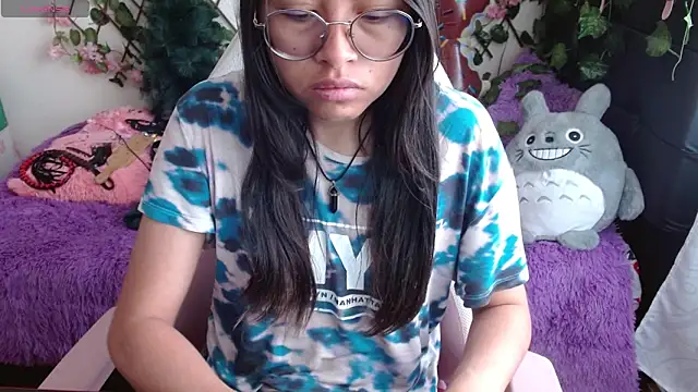 Snapshot of MidoriQuiinn chatting on December 10, 2024, 1:44 pm MidoriQuiinn online show from December 10, 2024, 1:44 pm