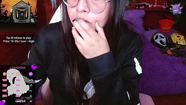 Snapshot of MidoriQuiinn chatting on October 12, 2025, 2:05 pm MidoriQuiinn online show from October 12, 2025, 2:05 pm