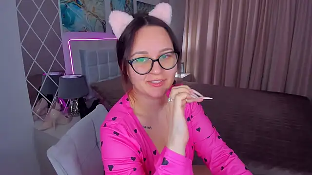 EsterLogan online show from February 11, 2025, 12:37 pm