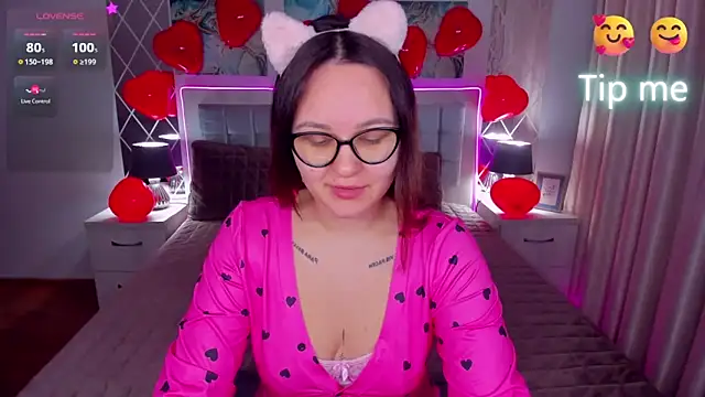 EsterLogan online show from February 14, 2025, 8:31 am