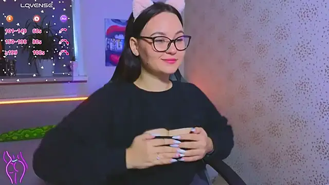 EsterLogan online show from September 30, 2025, 10:42 am