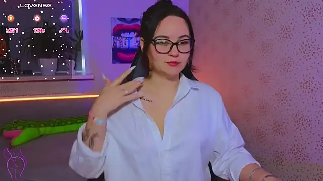 EsterLogan online show from October 15, 2025, 9:09 am