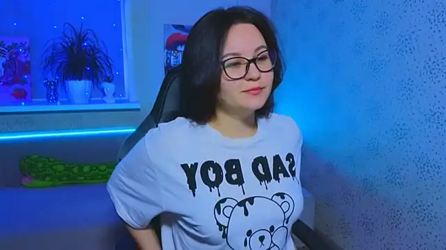 EsterLogan online show from November 12, 2025, 10:26 am