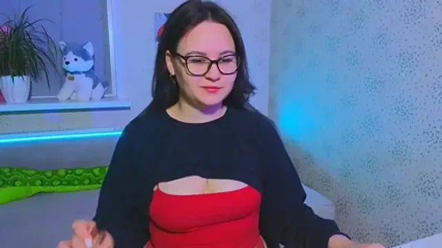 EsterLogan online show from December 1, 2025, 10:31 am