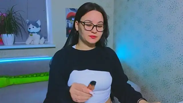 EsterLogan online show from December 2, 2025, 8:08 am