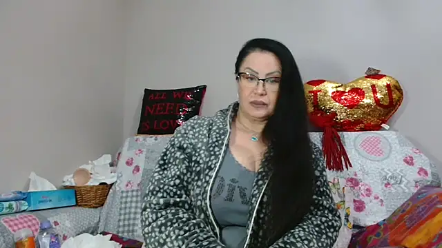 Snapshot of x__KHALEESI__x chatting on December 5, 2024, 11:29 pm x KHALEESI x online show from December 5, 2024, 11:29 pm