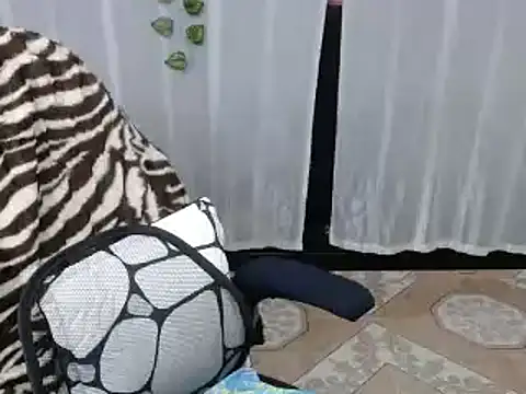 Sonialorens  online show from February 11, 2025, 8:10 pm