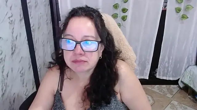 Sonialorens  online show from February 20, 2025, 2:13 pm