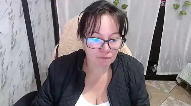 Sonialorens  online show from February 22, 2025, 2:19 pm