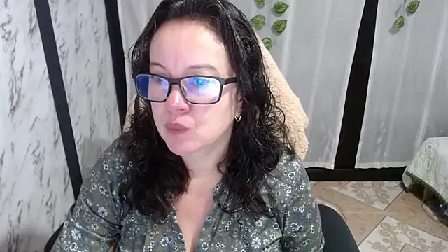 Sonialorens  online show from March 14, 2025, 12:29 pm