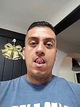 Snapshot of starplss chatting on December 2, 2025, 8:04 pm starplss online show from December 2, 2025, 8:04 pm