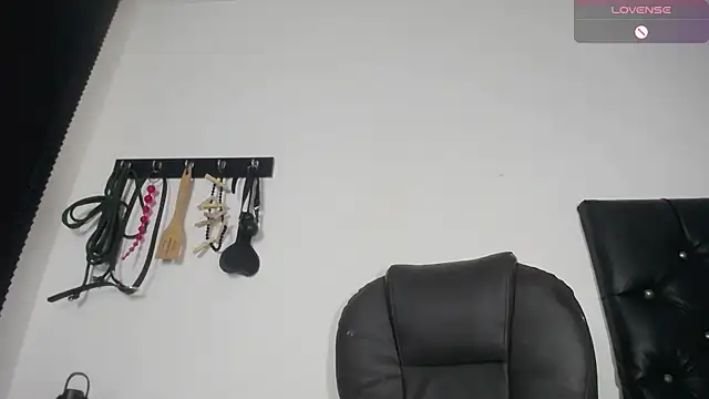 alejandraluxt online show from December 29, 2024, 5:33 pm