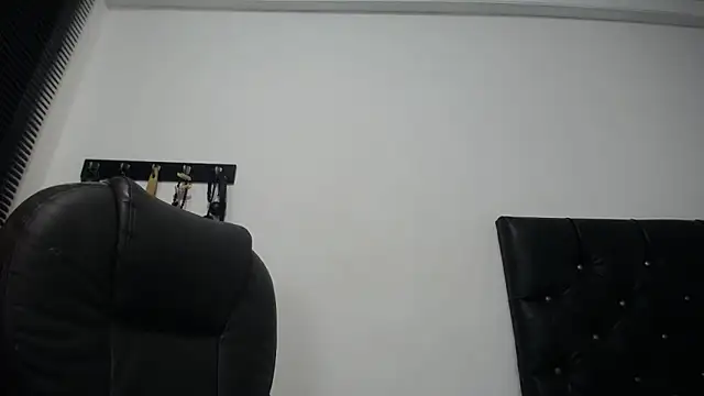 alejandraluxt online show from January 31, 2025, 8:43 am