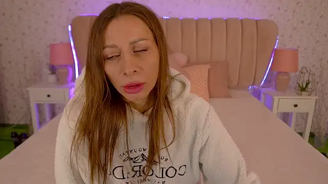 Snapshot of MirandaHobbs chatting on February 12, 2025, 11:40 am MirandaHobbs online show from February 12, 2025, 11:40 am