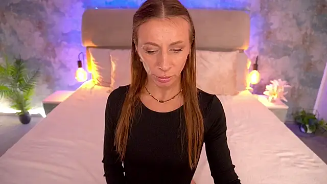 Snapshot of MirandaHobbs chatting on October 22, 2025, 7:08 am MirandaHobbs online show from October 22, 2025, 7:08 am