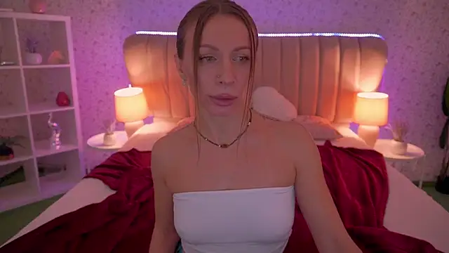 Snapshot of MirandaHobbs chatting on December 3, 2025, 8:12 am MirandaHobbs online show from December 3, 2025, 8:12 am