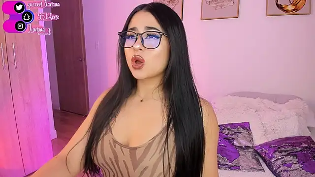 Snapshot of Queen_liana chatting on January 7, 2025, 8:24 am Queen liana online show from January 7, 2025, 8:24 am