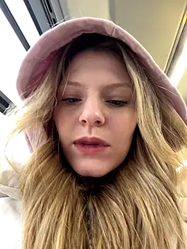 MaryHiggins online show from November 9, 2025, 10:35 am