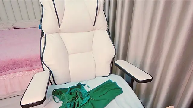 Snapshot of Girl__Funny chatting on December 29, 2024, 5:01 pm Girl Funny online show from December 29, 2024, 5:01 pm