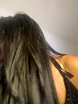 Snapshot of WHAAATTTTTTTTTT chatting on October 1, 2025, 6:25 pm WHAAATTTTTTTTTT online show from October 1, 2025, 6:25 pm