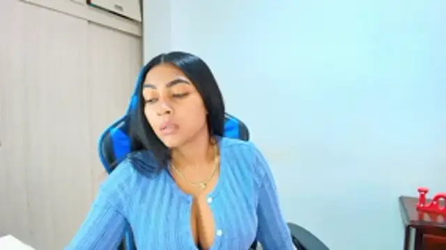 Snapshot of sophiax-x chatting on November 7, 2025, 3:12 pm sophiax-x online show from November 7, 2025, 3:12 pm