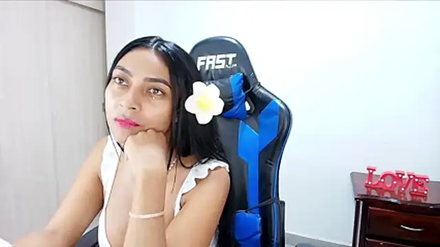 Snapshot of sophiax-x chatting on November 11, 2025, 5:35 pm sophiax-x online show from November 11, 2025, 5:35 pm