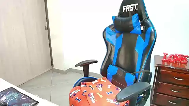 Snapshot of sophiax-x chatting on November 13, 2025, 11:14 pm sophiax-x online show from November 13, 2025, 11:14 pm