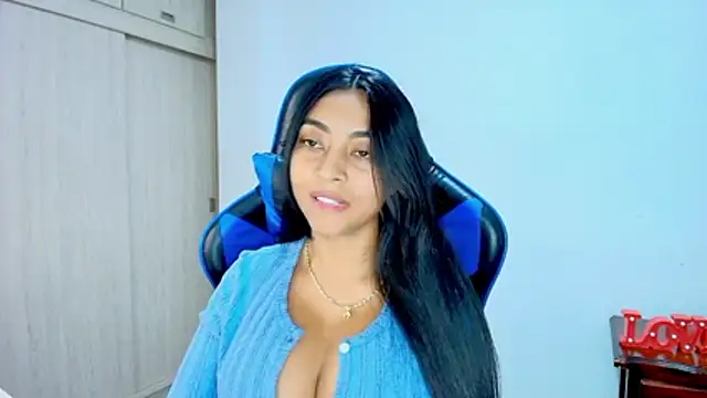 Snapshot of sophiax-x chatting on December 13, 2025, 7:53 pm sophiax-x online show from December 13, 2025, 7:53 pm