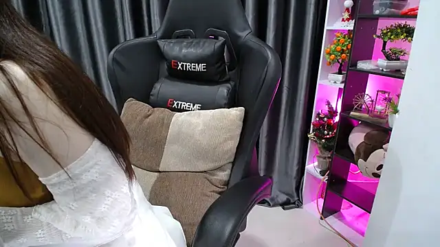 Yuki-yio online show from February 20, 2025, 4:28 am