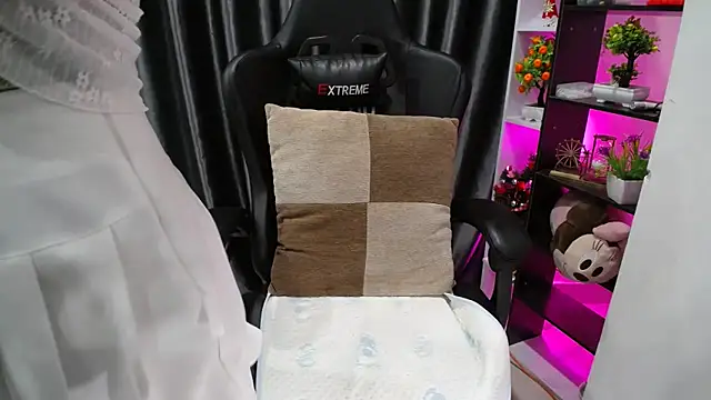 Yuki-yio online show from March 14, 2025, 7:37 am