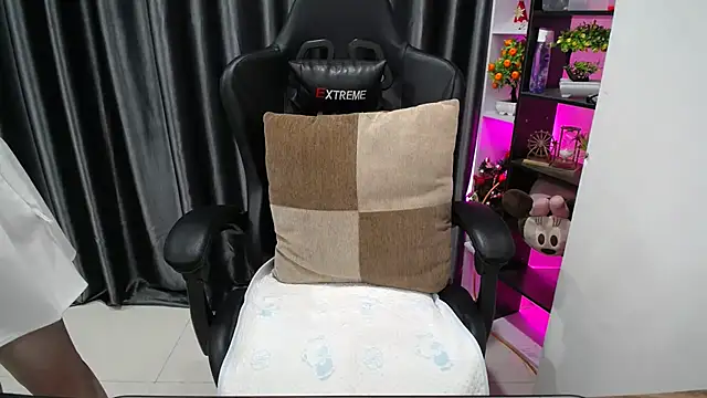 Yuki-yio online show from September 24, 2025, 1:20 am