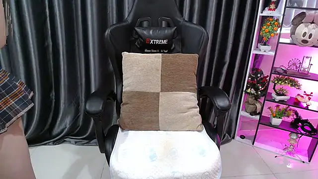 Yuki-yio online show from October 12, 2025, 12:42 am