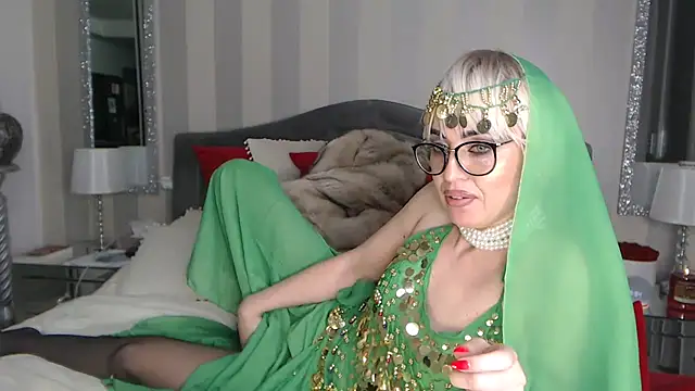 Snapshot of LuanaColucci chatting on December 14, 2024, 5:36 pm LuanaColucci online show from December 14, 2024, 5:36 pm