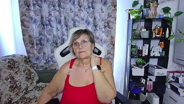 Snapshot of Selenna57 chatting on January 4, 2025, 9:43 am Selenna57 online show from January 4, 2025, 9:43 am