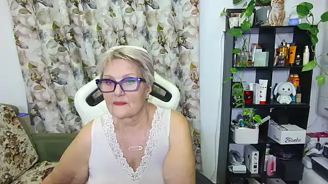 Snapshot of Selenna57 chatting on February 1, 2025, 6:51 pm Selenna57 online show from February 1, 2025, 6:51 pm